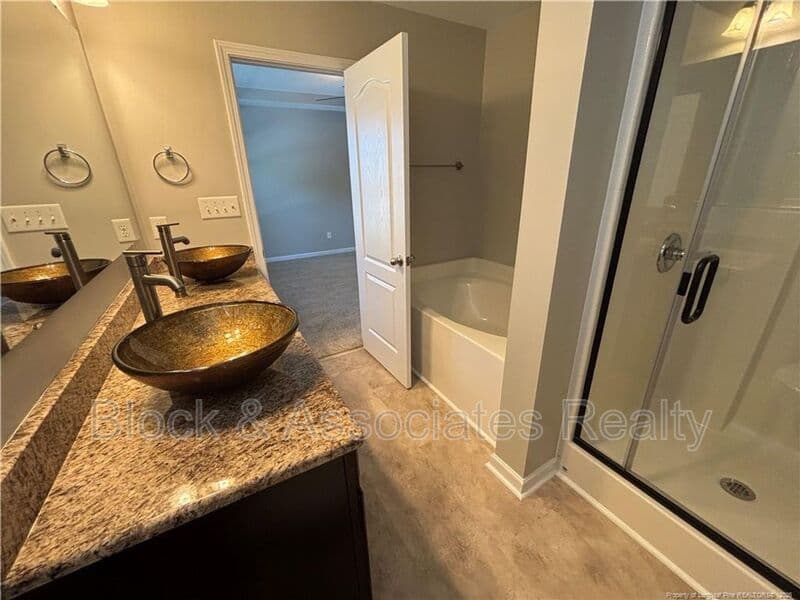 Raeford House: 438 Roanoke Dr