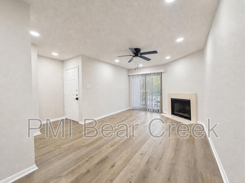 Houston Condo: 2120 El Paseo St