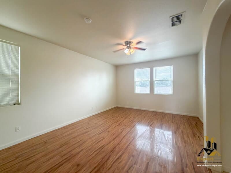 Sacramento House: 180 Summer Stroll Circle