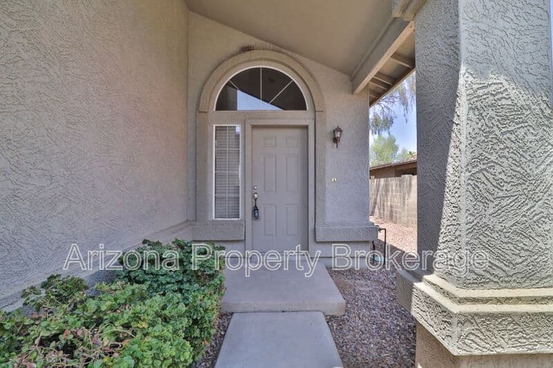 Glendale House: 3622 W. Wagoner Rd.