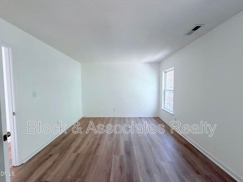 Apex House: 128 Evening Star Drive