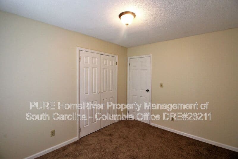 West Columbia House: 403 Charwood Ln