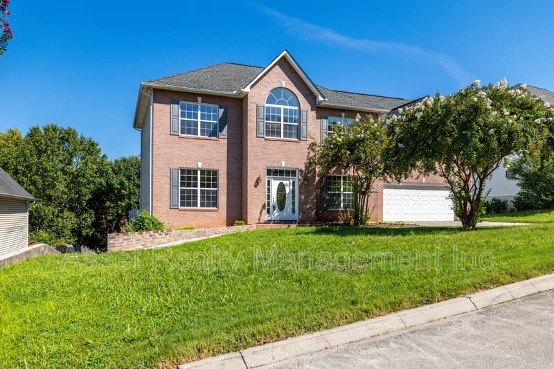 Knoxville House: 1217 Dreamview Lane
