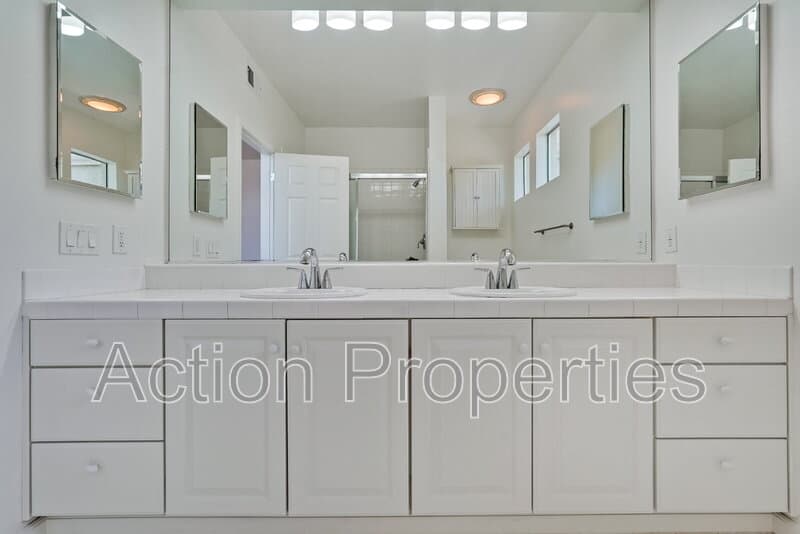 Mountain View Townhome: 146 Holly Court