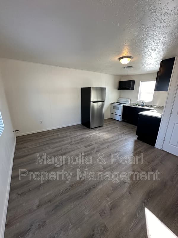 Parma House: 712 East Grove Avenue