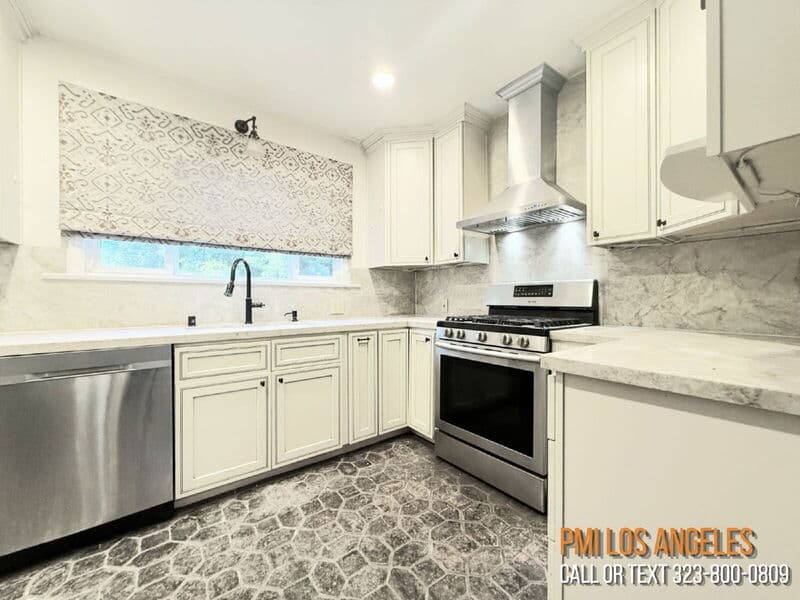 Los Angeles House: 7001 2nd Avenue