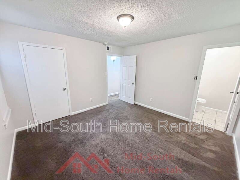 Memphis House: 5151 Corkwood Dr