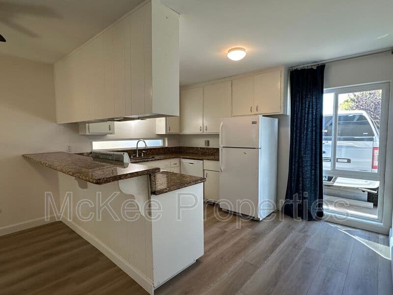 Coronado Condo: 540 G Avenue