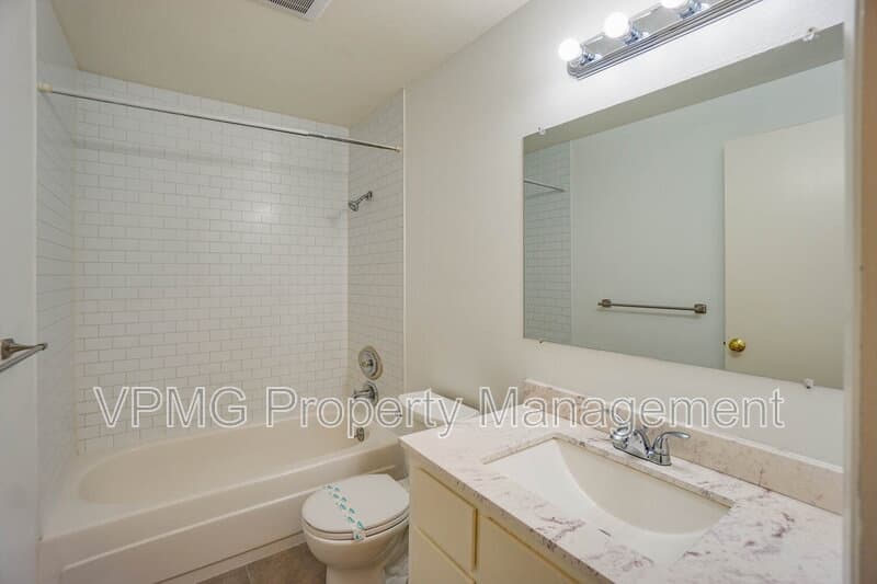 Vancouver Condo: 3208 M St