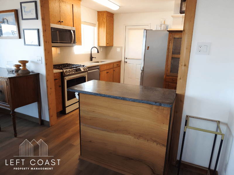 Lincoln City House: 1033 Northwest Inlet Avenue