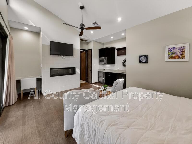 Spicewood House: 2113 Barbaro Way Unit 17