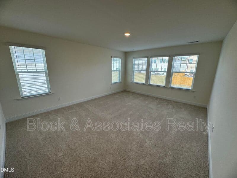 Angier House: 37 Bluebell St
