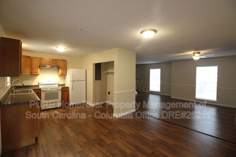 West Columbia House: 403 Charwood Ln