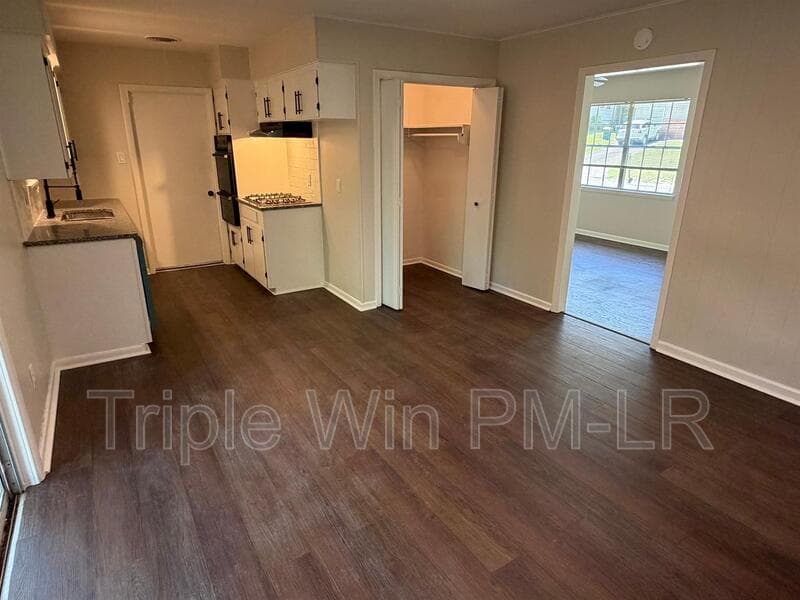 Little Rock House: 8 Glendale Drive