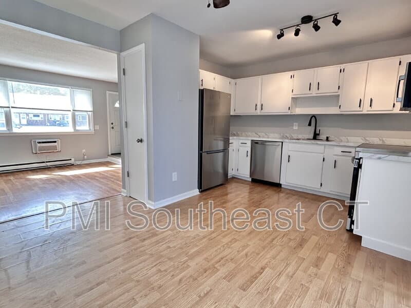 Plainfield Condo: 98 Canterbury Road