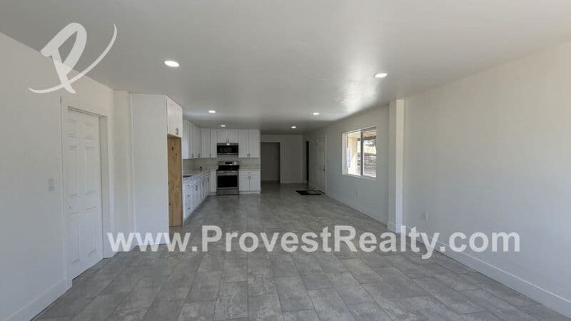 Apple Valley House: 9626 Buena Vista St