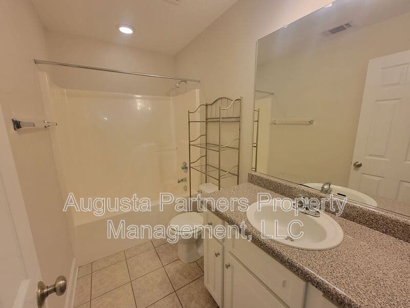 Grovetown House: 392 Bowen Falls