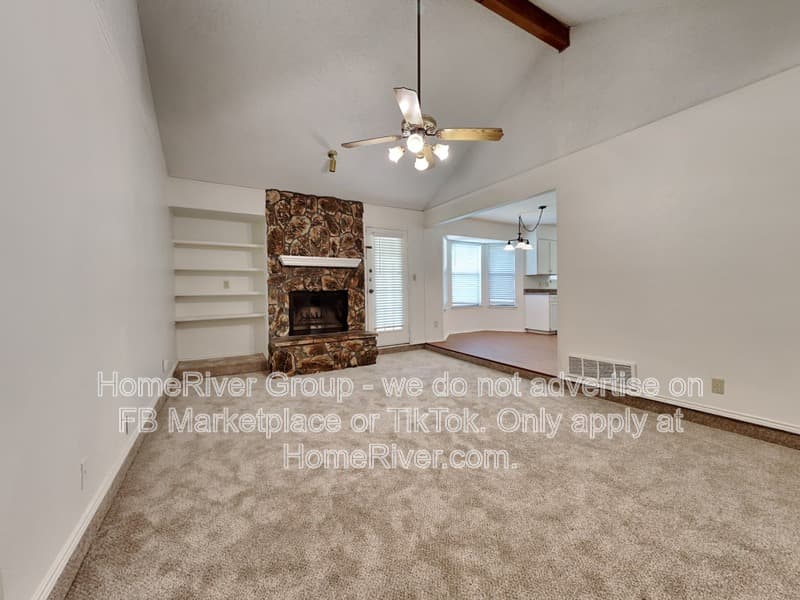 Arlington House: 816 Castleview Dr