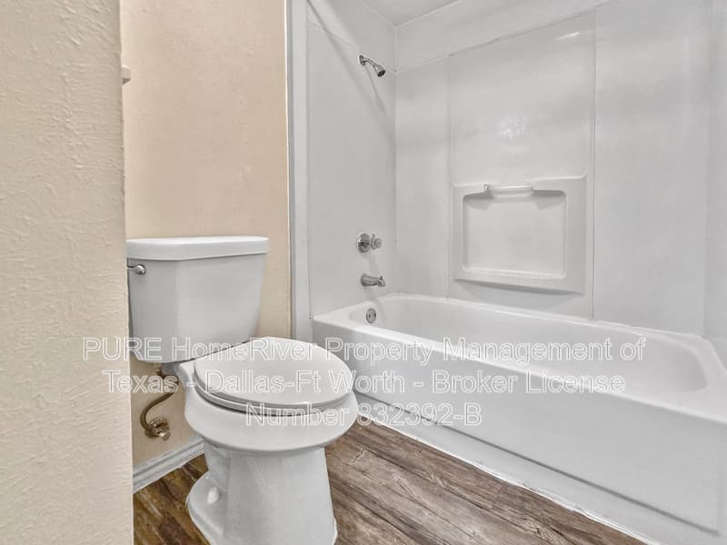 Rowlett House: 2713 Stanford St