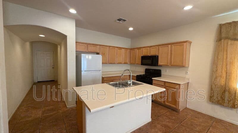 Surprise House: 16984 West Southampton Road