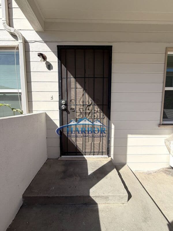 Inglewood House: 215 W Manchester Blvd
