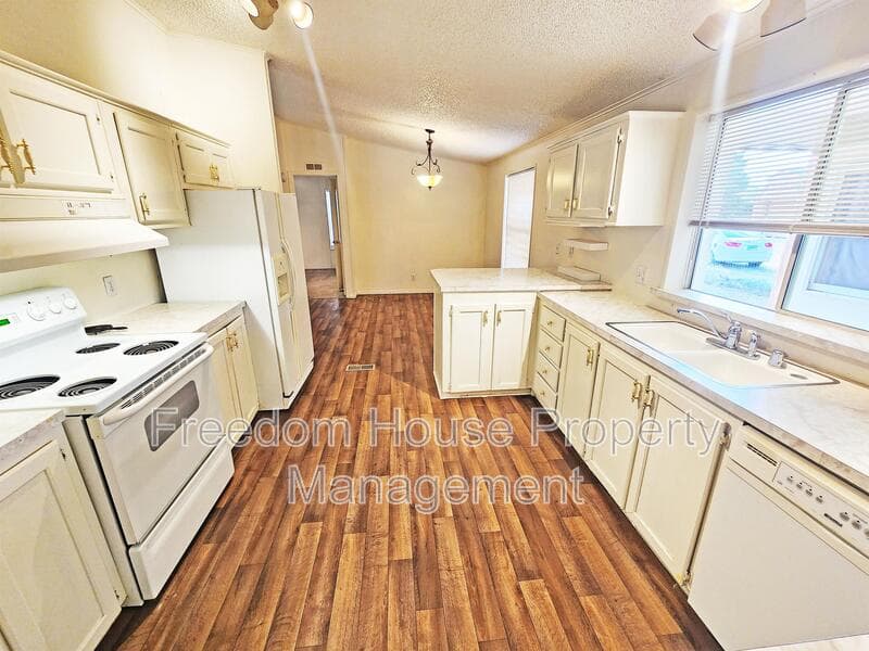 Pahrump House: 1441 West Betty Avenue