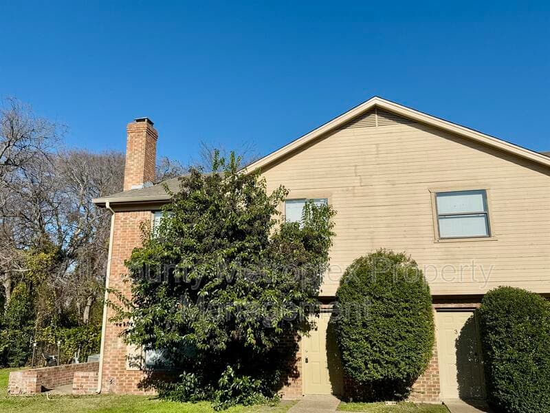 Garland House: 4001 N Garland Ave