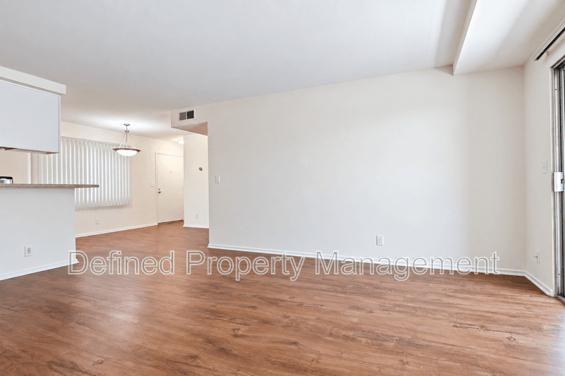 Sherman Oaks Condo: 4701 NATICK AVE