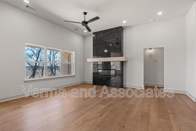 Centerton House: 1050 Whistler St