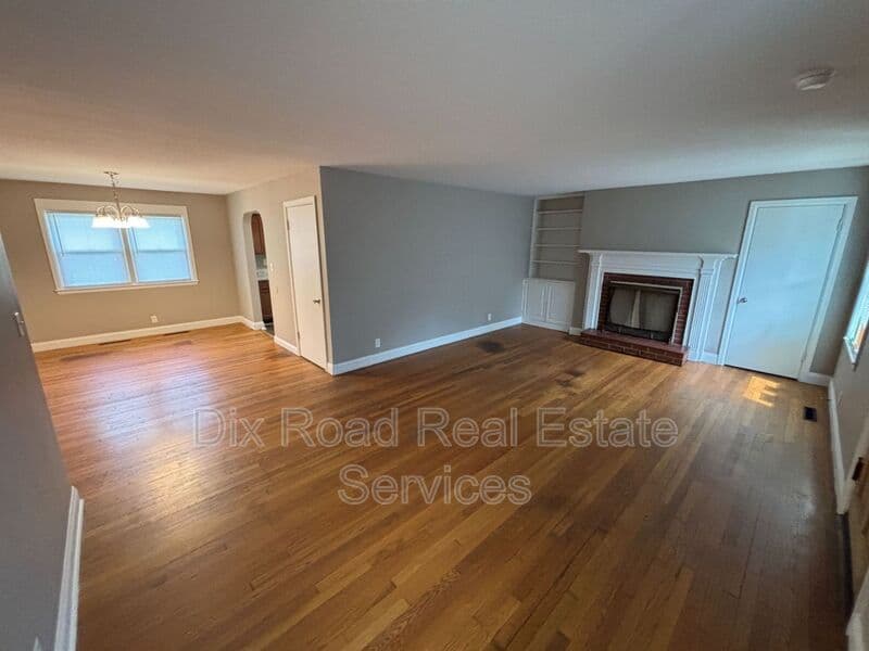 Fairfield House: 1750 North Staunton Drive