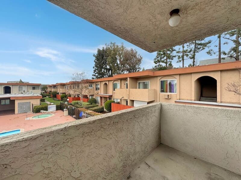San Diego Condo: 9550 Carroll Canyon Rd