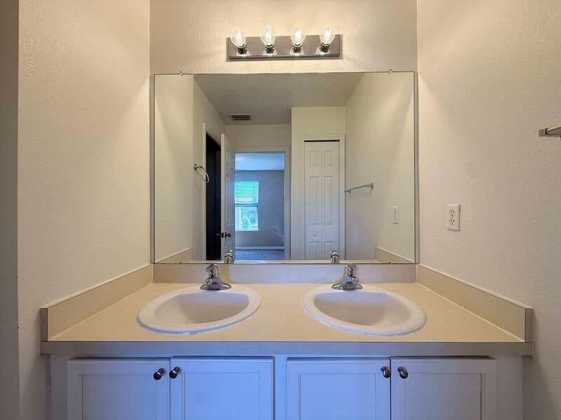 Brandon Townhome: 2516 Oleander Lakes Drive
