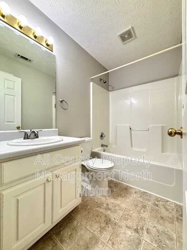 Gainesville House: 4710 Middleboro Lane
