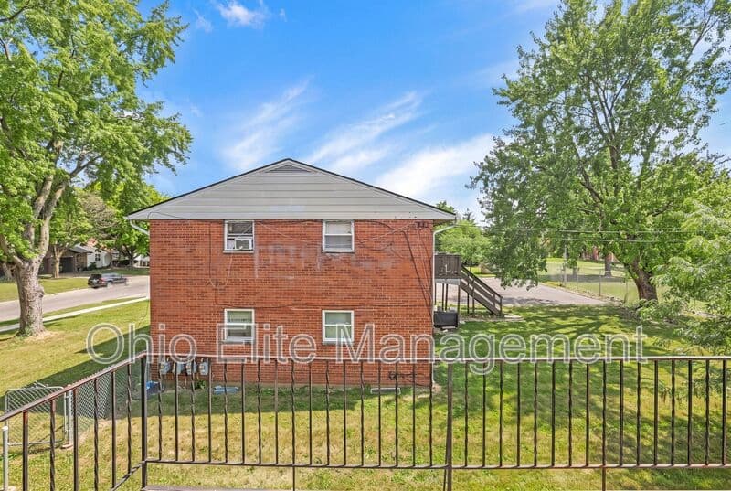 Columbus House: 861 Kingsford Rd