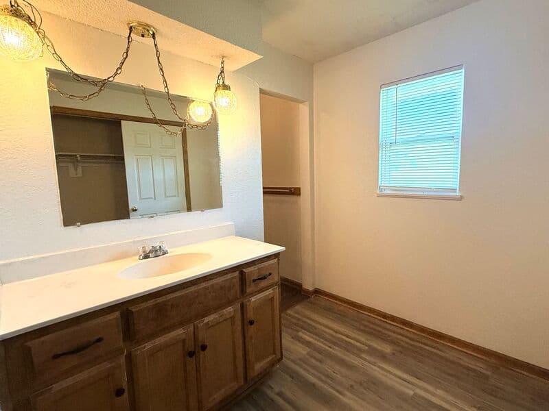 Excelsior Springs House: 1405 Neil Lane