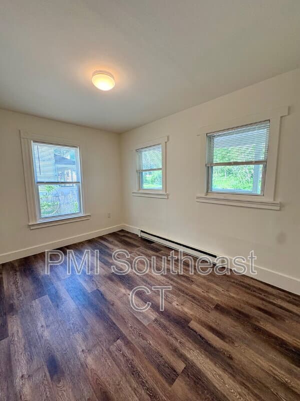 New London Condo: 7 Griswold Court