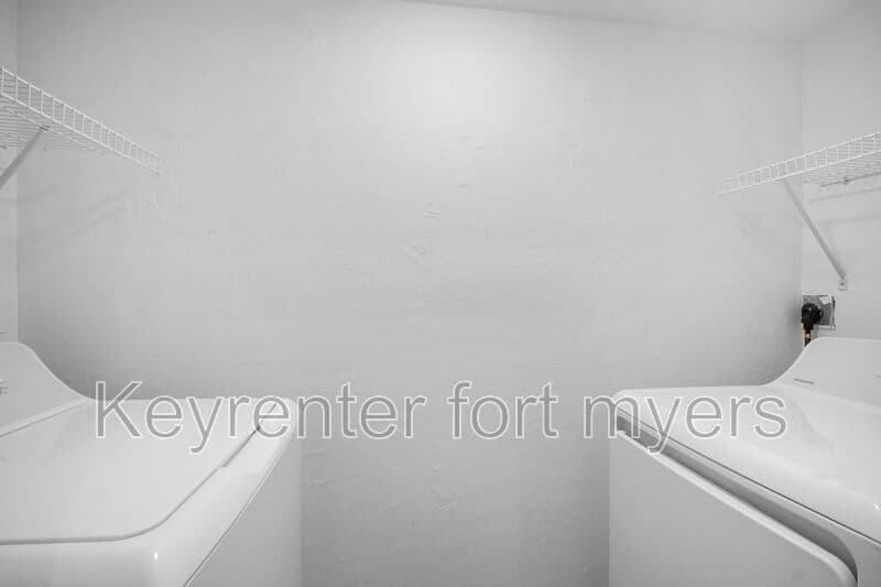 Fort Myers House: 6213 Timberwood Cir
