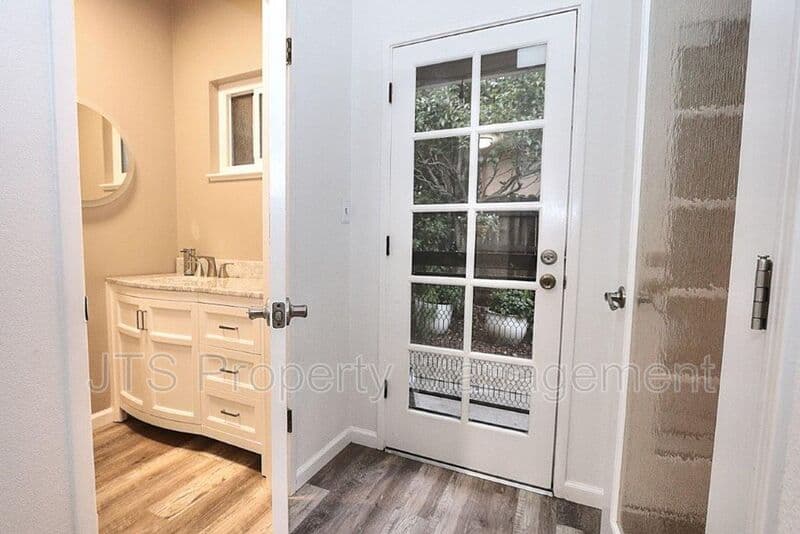 Fair Oaks House: 8520 Emperor Drive