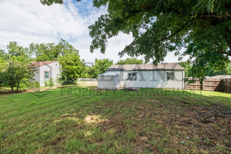 Haysville House: 301 Lamar Court