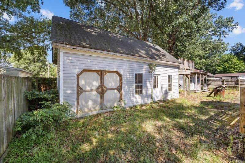 Chesapeake House: 1204 Fontana Avenue