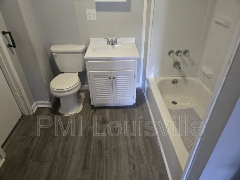 Louisville House: 3605 Larkwood Ave