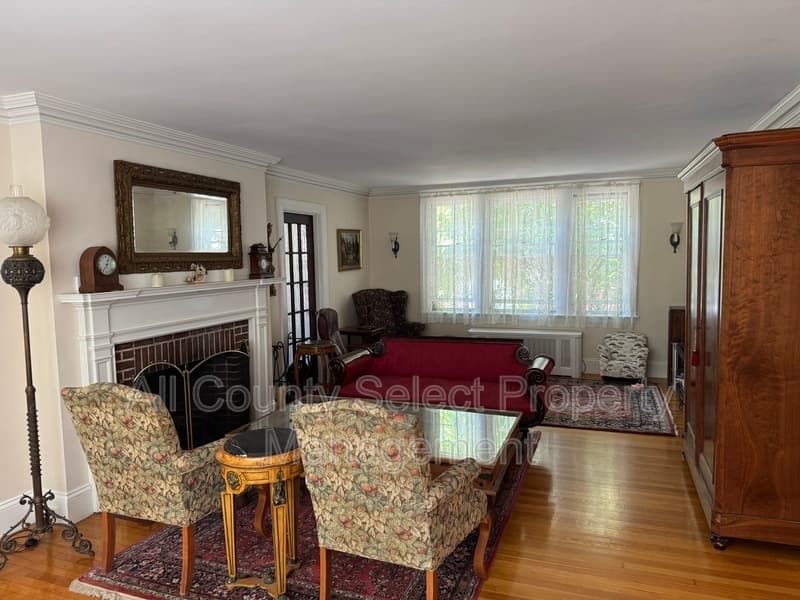 Beverly House: 38 Baker Ave
