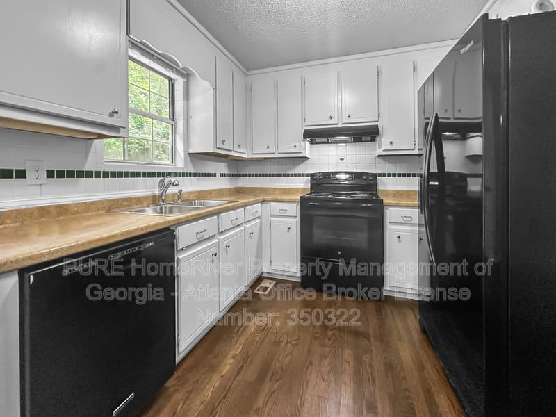 Acworth House: 555 Browning Cir