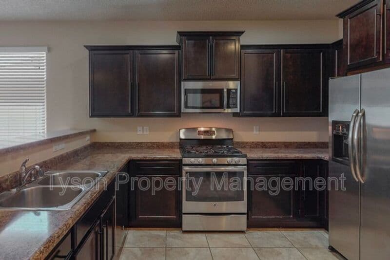 Albuquerque House: 6557 Cliff Dwellers Rd NW