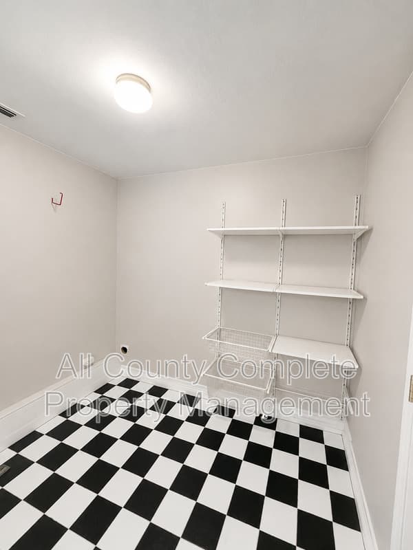 Jacksonville House: 10415 Briarcliff Rd E