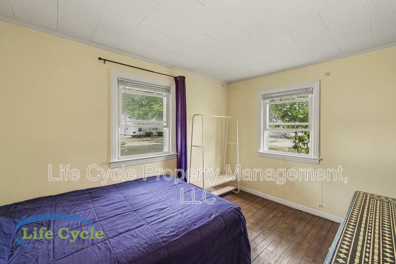 Wyoming House: 2052 Collingwood Avenue Southwest