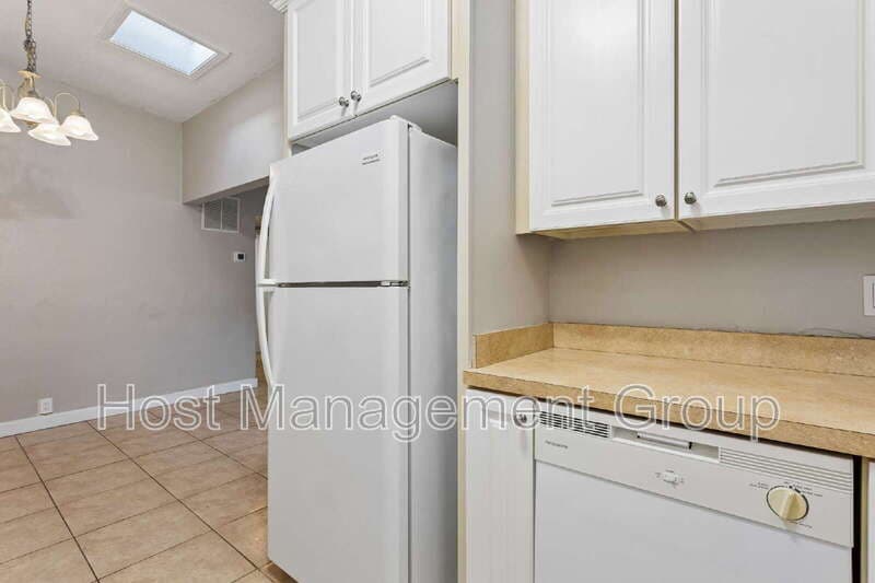Maitland Condo: 255 Ashwood Drive