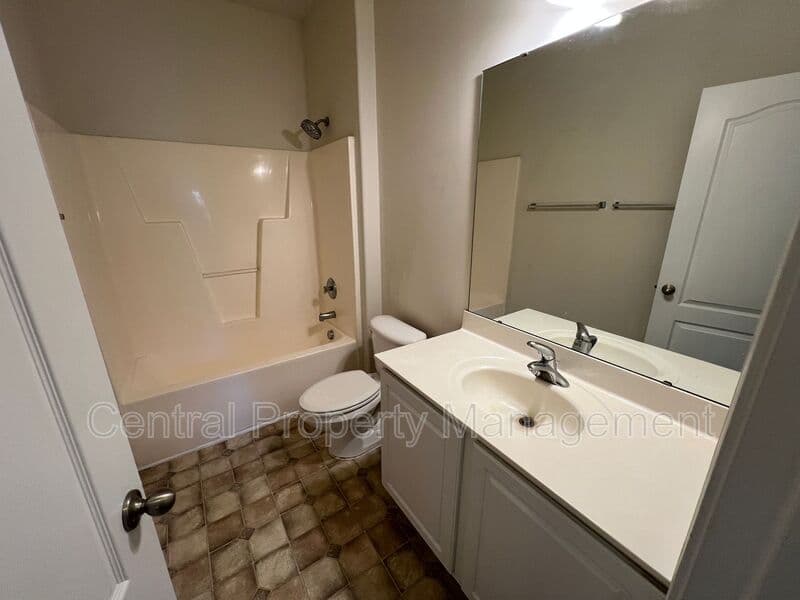 Spartanburg House: 437 Melbourne Lane