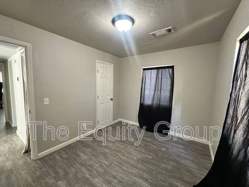 Tulare House: 534 South Los Angeles St