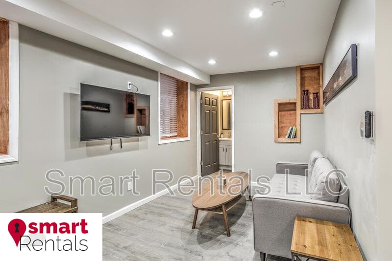 St. Louis Condo: 3640 Shaw Blvd - BE